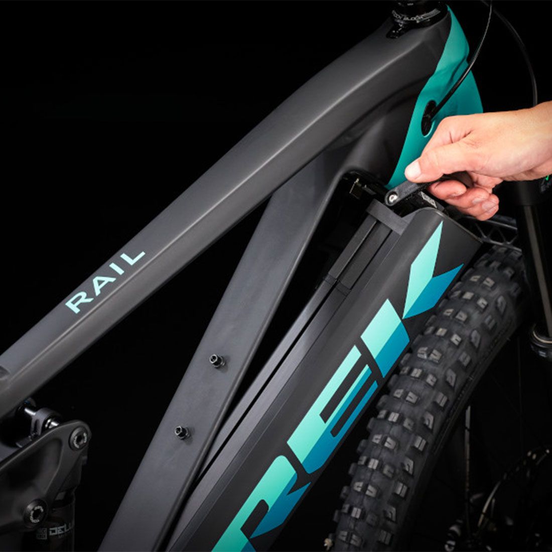 Trek Bicycle Rail 5 625W Gen 2 5258944 L Matte Trek Black/Miami Green