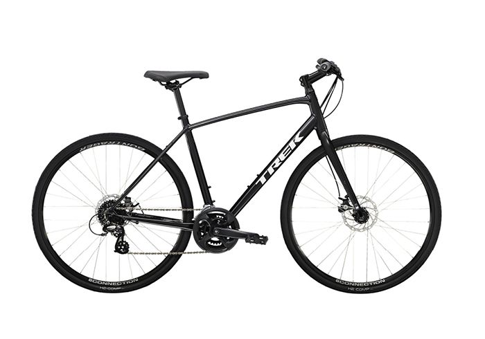 Ein schwarzes Trekkingbike der Marke Trek in der Seitenansicht